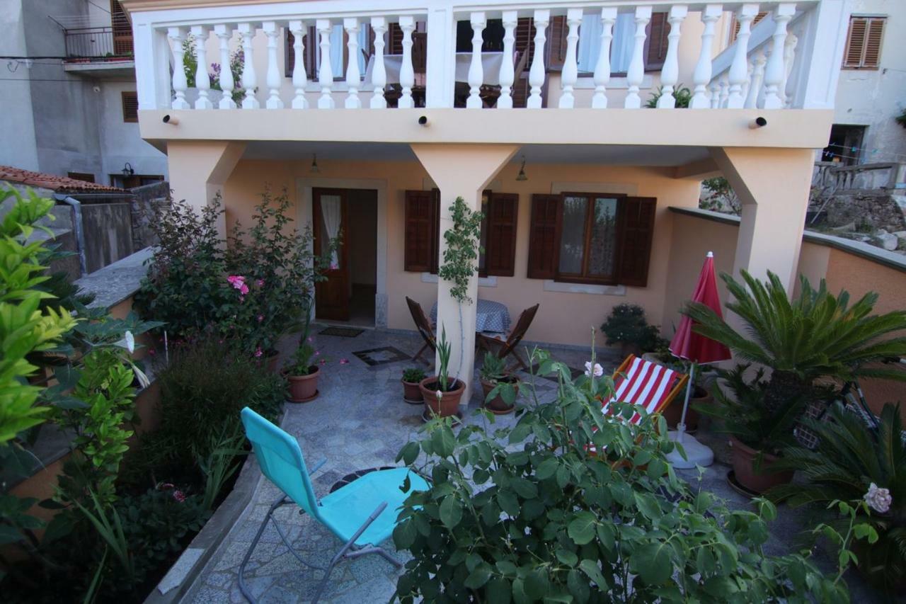 App With A Lovely Patio Apartment Mali Lošinj Exterior foto