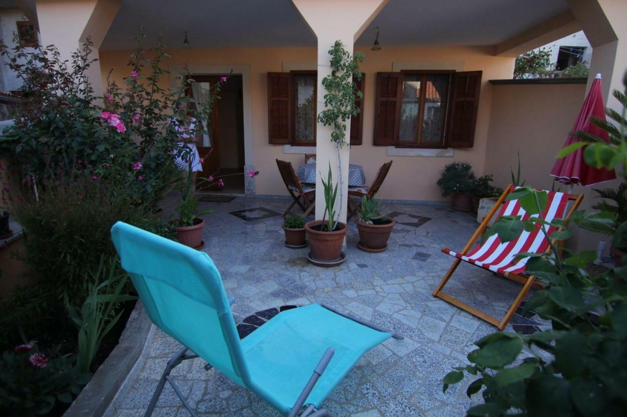 App With A Lovely Patio Apartment Mali Lošinj Exterior foto