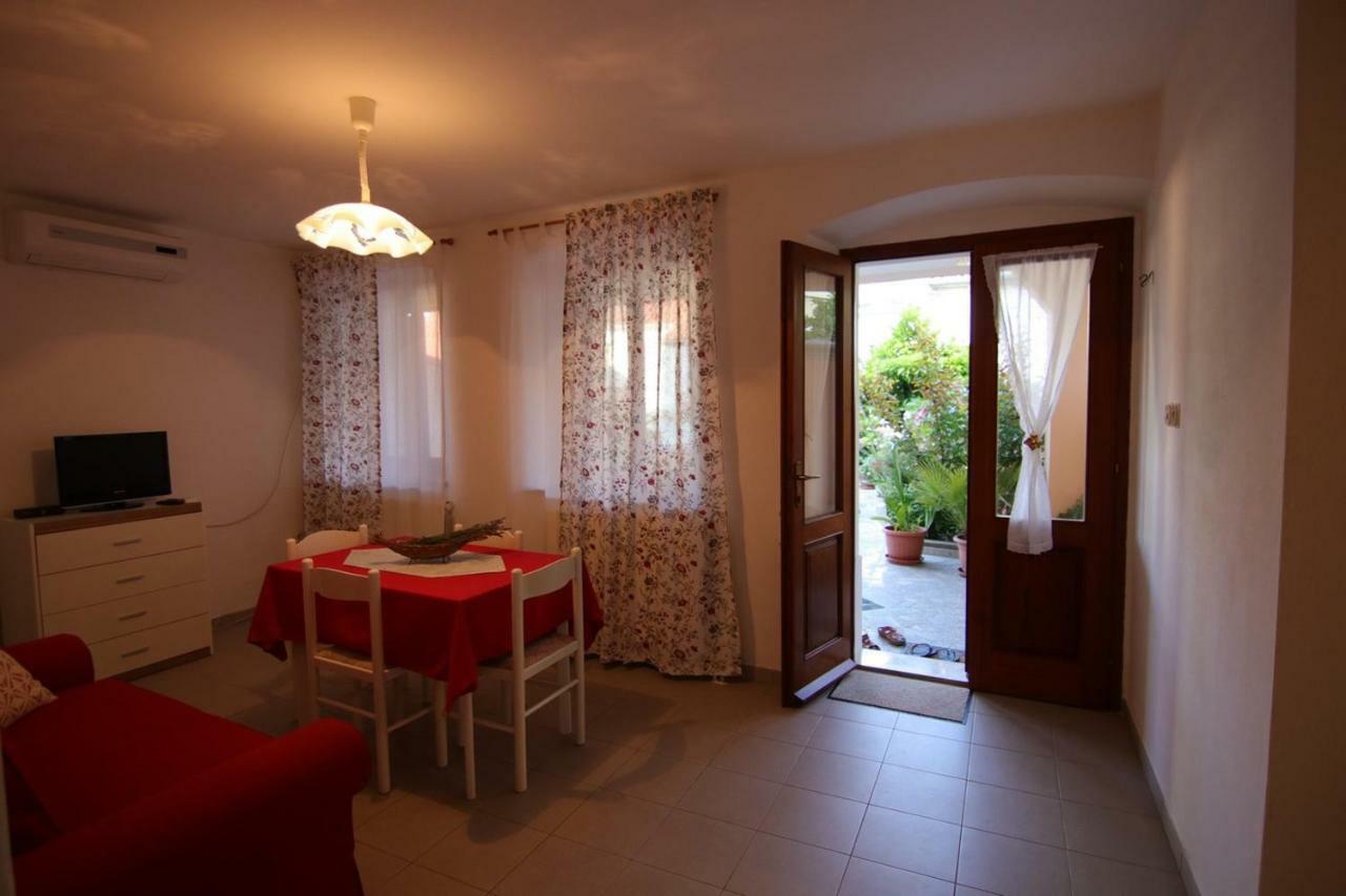 App With A Lovely Patio Apartment Mali Lošinj Exterior foto